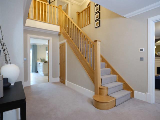 51382 Highgrove Hallway