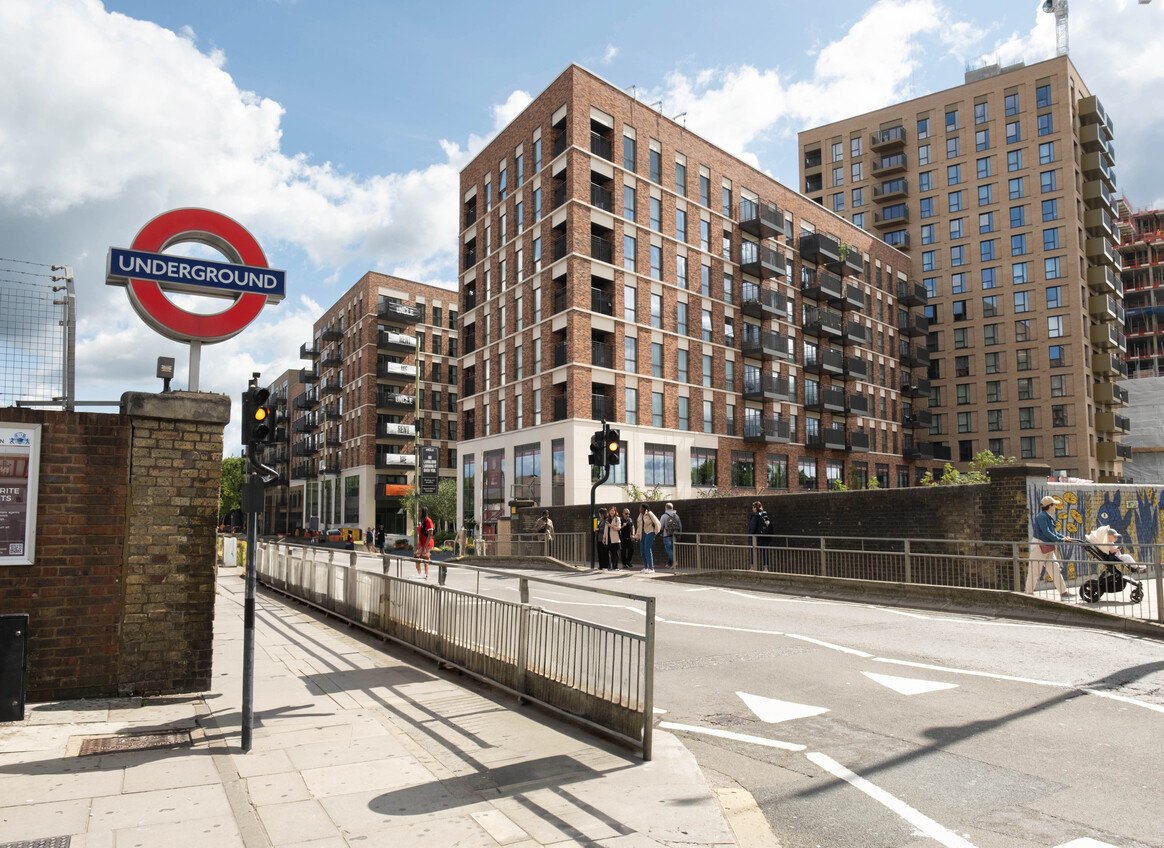 Redrow - London - Colindale Gardens - Underground Station