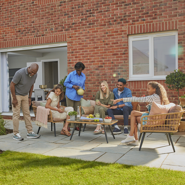 9 - Redrow - Family garden party