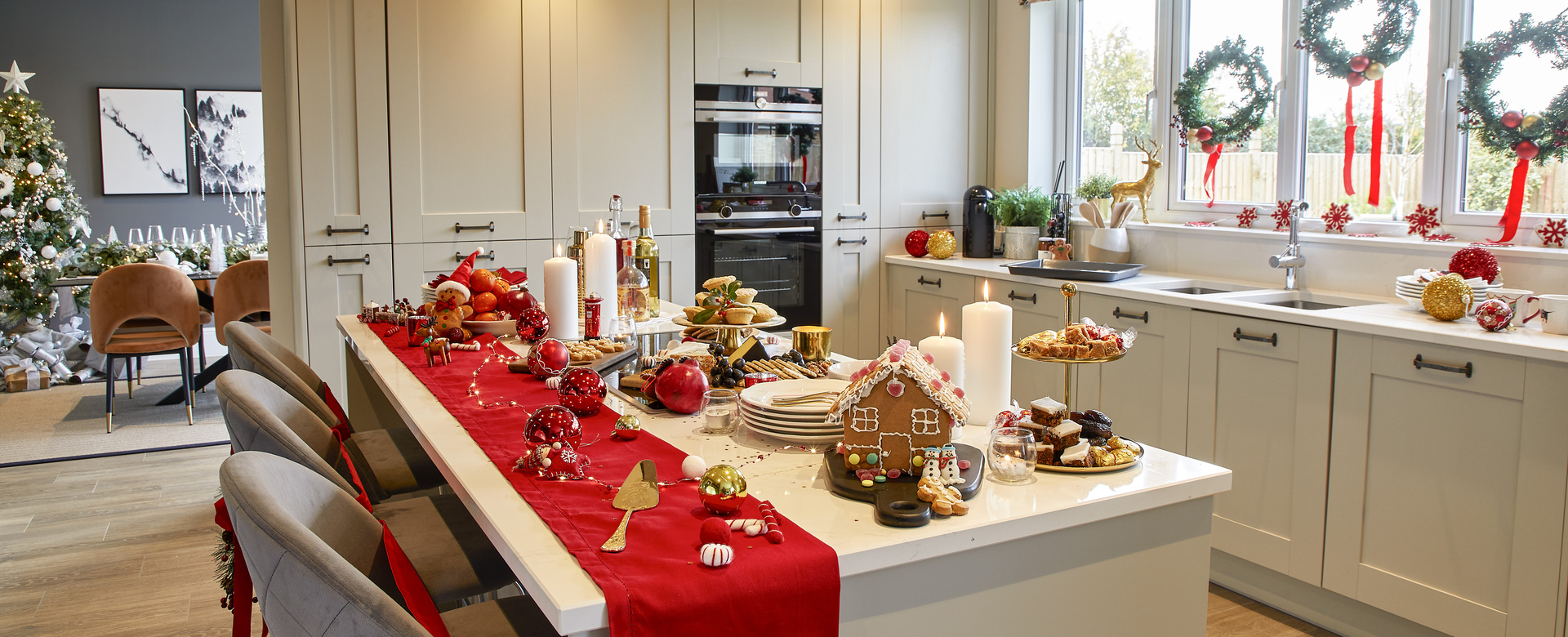 2 - Redrow - Openplan living in a Redrow home at Christmas