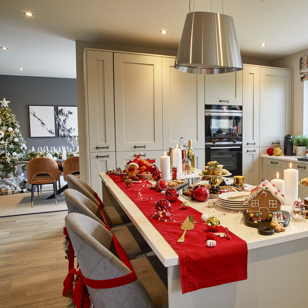 2 - Redrow - Openplan living in a Redrow home at Christmas