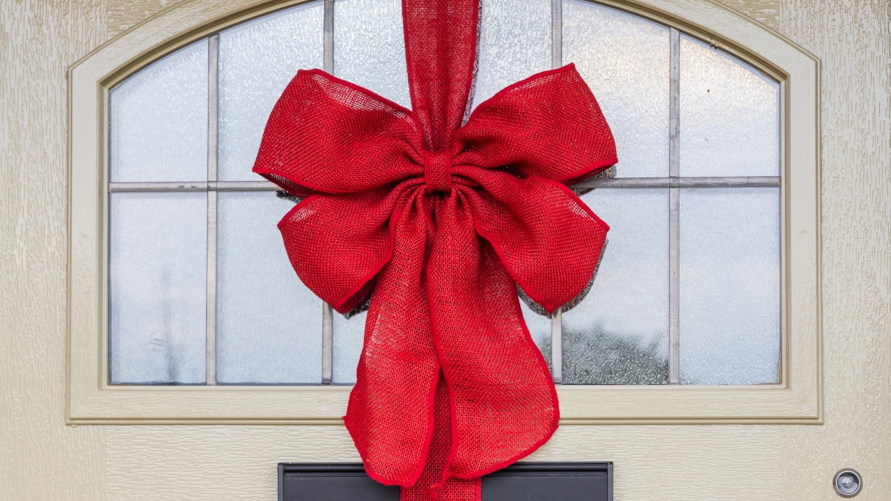 Redrow - Inspiration - red bow on door