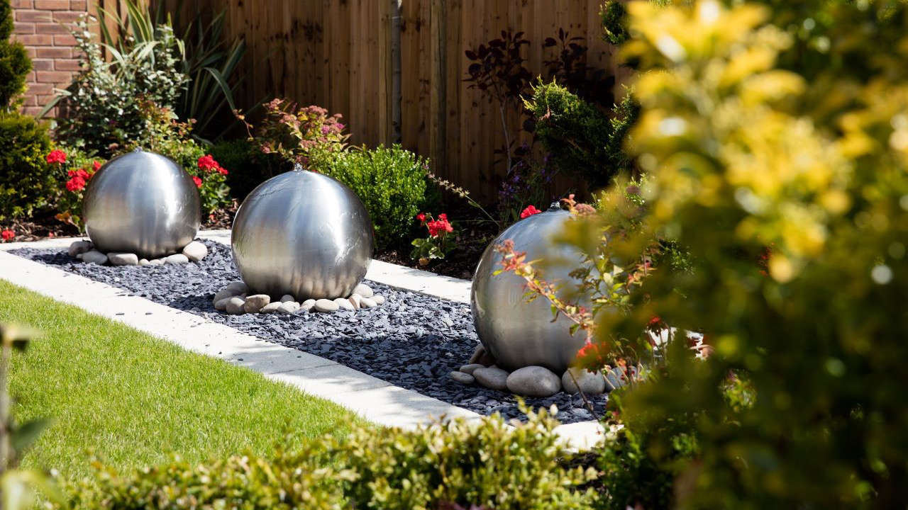 Redrow | Inspiration | Garden Water Features