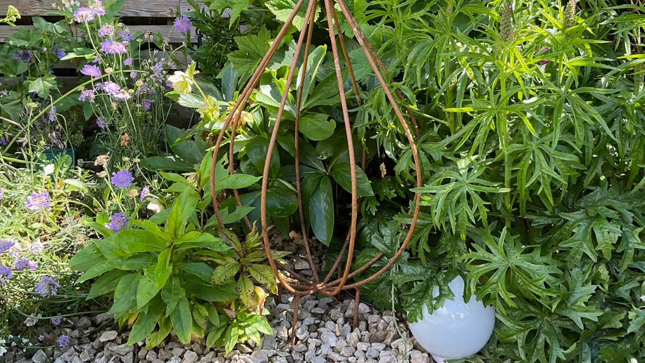 Redrow -Inspiration - Garden globe light