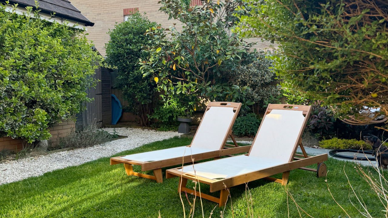 Redrow - Inspiration - Sun loungers