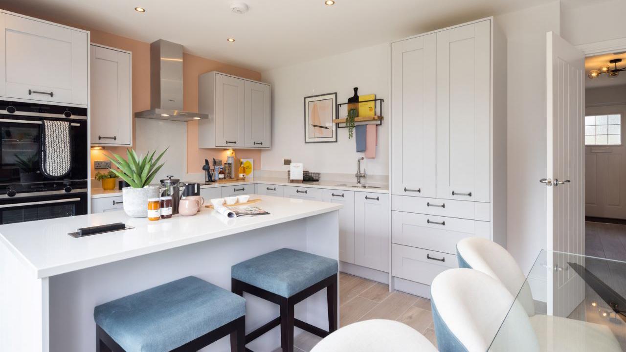 Redrow - Inspiration - Kitchen with breakfast table using Kensington Haze colours