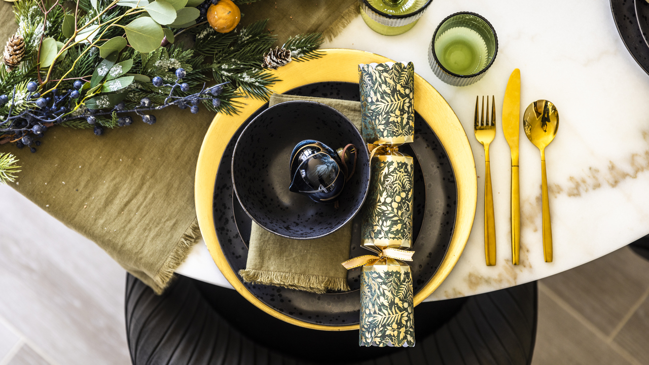 Redrow - Inspiration - green and gold theme