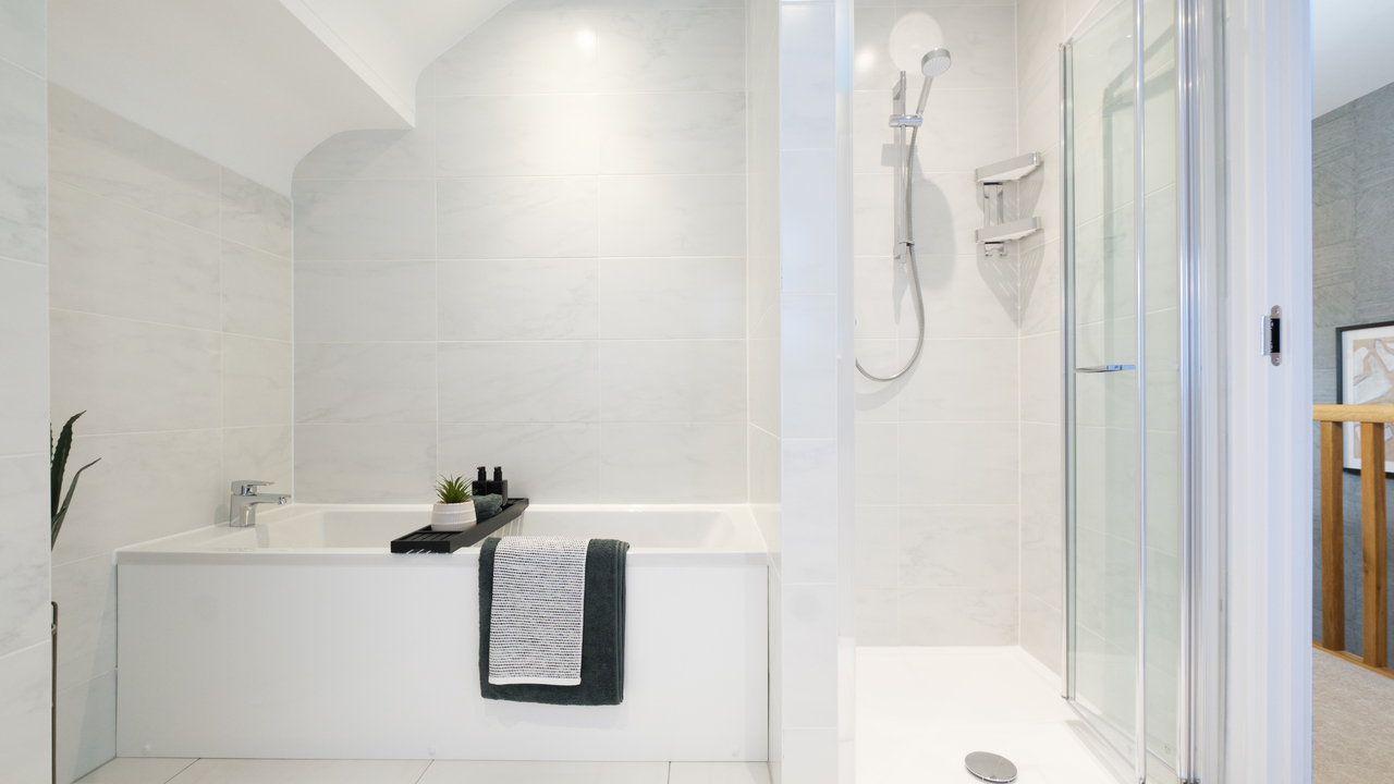 Redrow - Inspiration - White bathroom