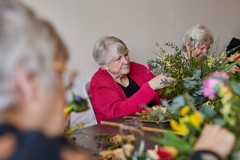 Embeded-Flower-Arranging-Courtyard