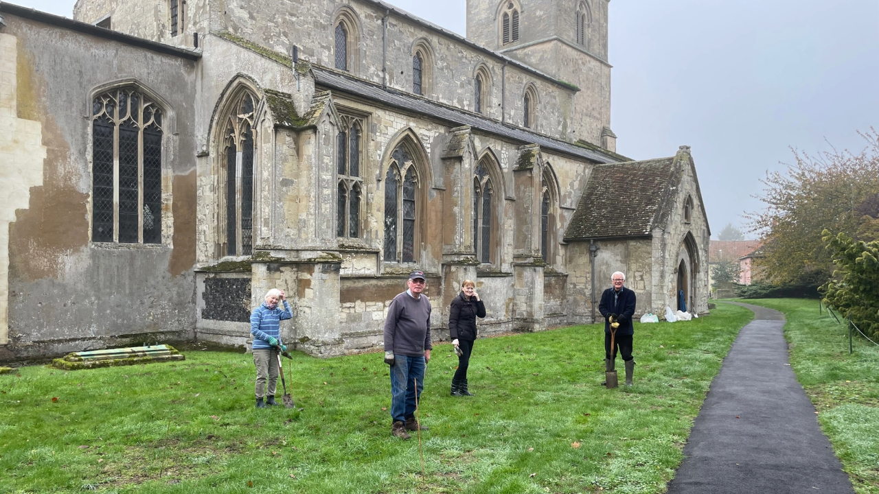 Redrow - News - Volunteers planting bulbs at Holy Trinity Church