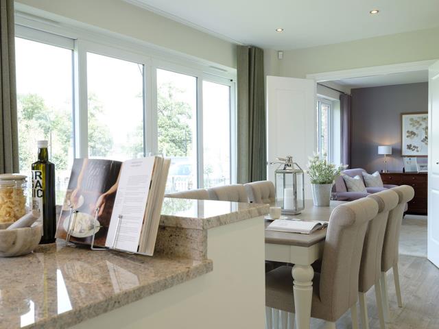 Balmoral-Kitchen-Dining-Family-44135