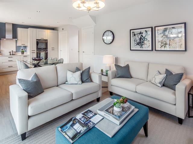 FamilyDiningKitchen53284