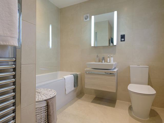 Henley-Bathroom-41545