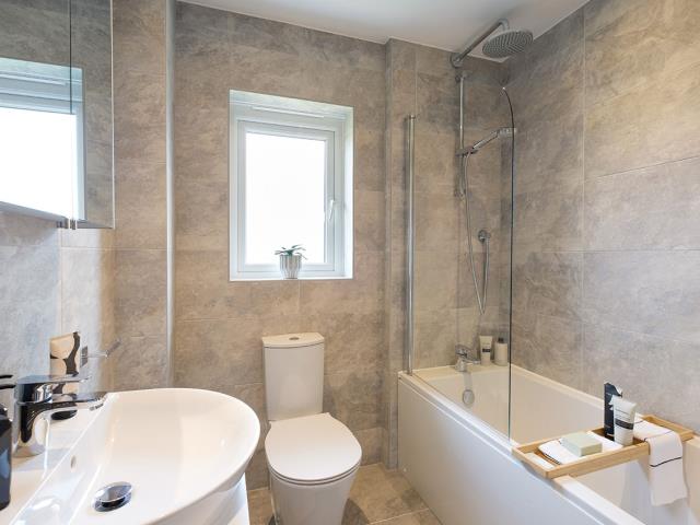 Redrow-Oxford-Bathroom-55149