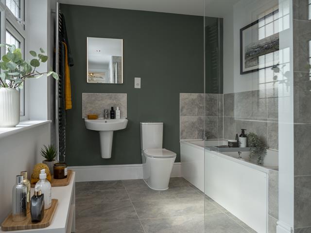 Redrow-Leamington Lifestyle-Bathroom-59354