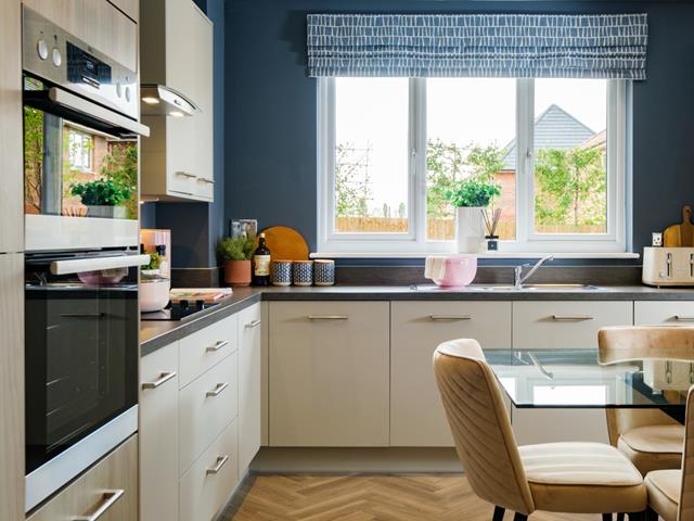 redrow-the-leamington-lifestyle-kitchen-65387