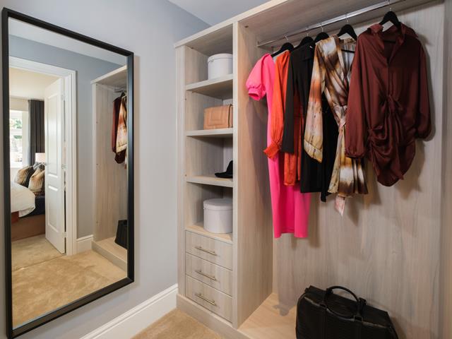 redrow-the-leamington-lifestyle-walk-in-wardrobe-65416