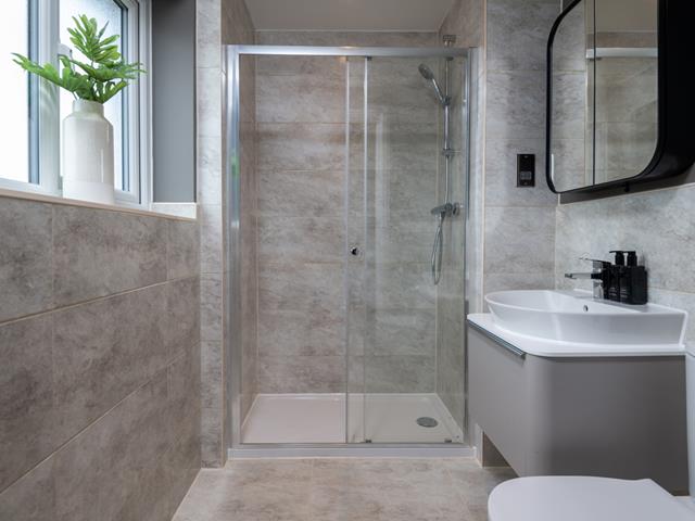 Redrow - The Henley - Bedroom 2 en suite - 67414