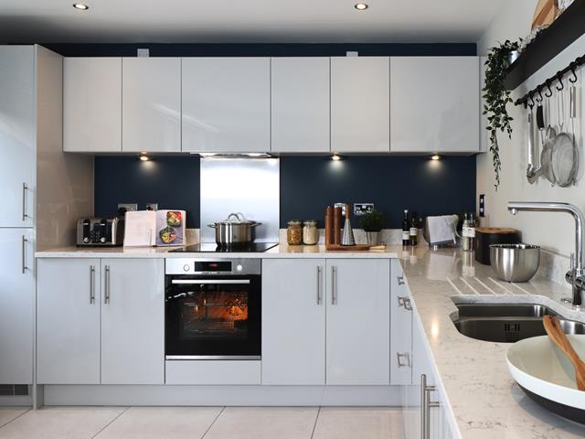 redrow-the-hexham-mid-kitchen-52902