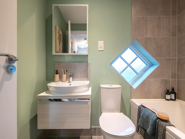 redrow-the-letchworth-semi-bathroom-58050